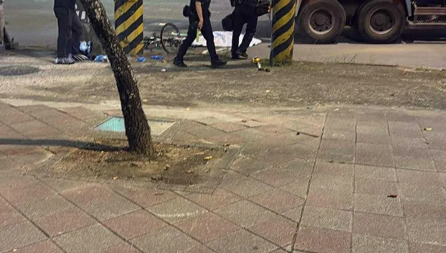 快訊/北市南港單車女騎士遭水泥車撞　捲車底死亡