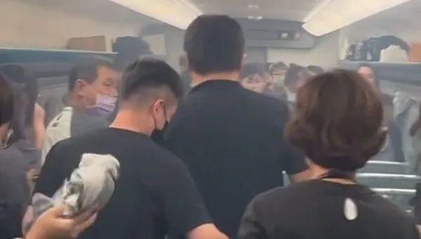 高鐵車廂燃燒災難！行動電源狂燃釀3傷「公共危險罪偵辦」