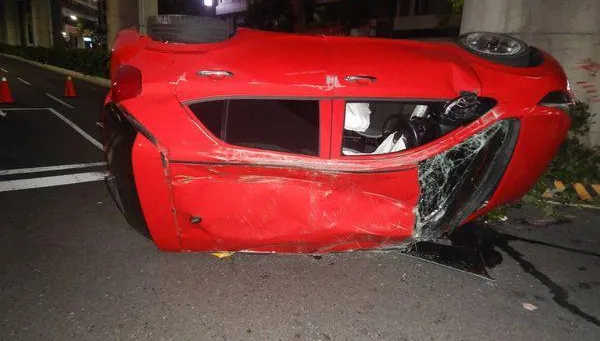 悚！台中左轉車撞直行車！29歲女遭甩飛重摔　一度命危