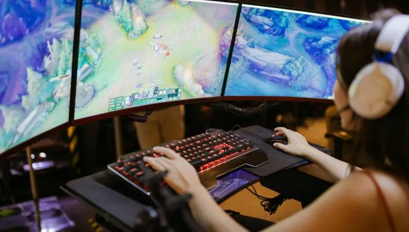 狂打電動不工作！姊姊「啃老10年」苦勸無效　網點出關鍵盲點