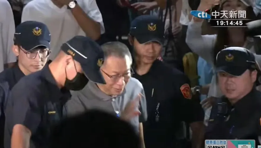 柯文哲維持原交保裁定　柯媽喜極而泣哽咽：我孩子真的是好孩子