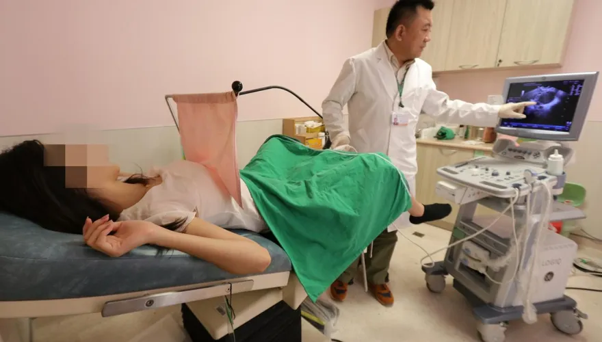 58歲婦停經後仍異常出血！就醫驚罹「子宮內膜癌」