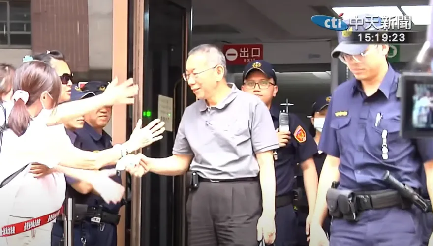 柯文哲越關越大尾？　羈押一年！最新民調不跌反升