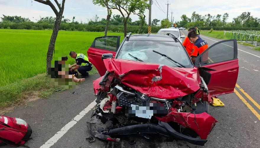 台南死亡對撞車禍！車頭全爛1死2傷　車內搜出毒品