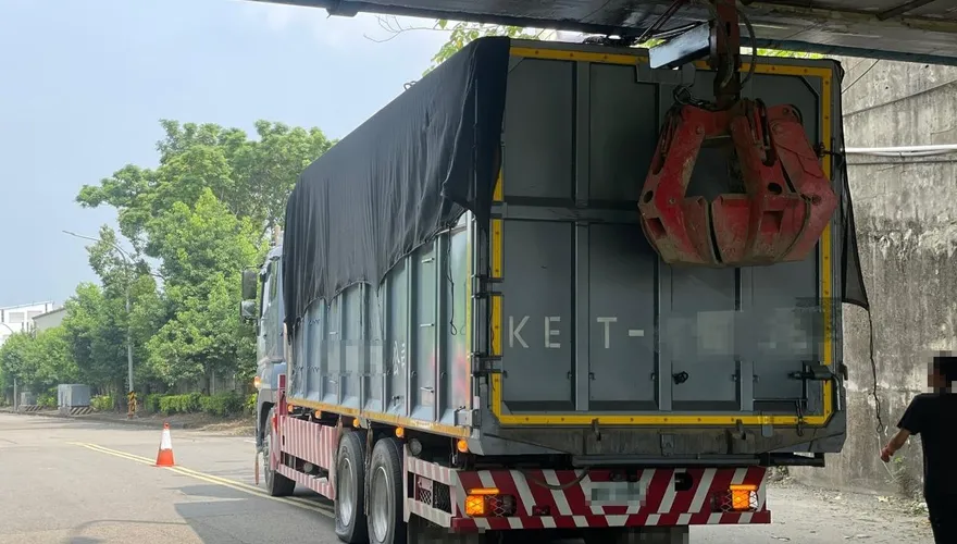工業區涵洞意外！大貨車扯斷TBC電纜　苗栗2鄉斷訊