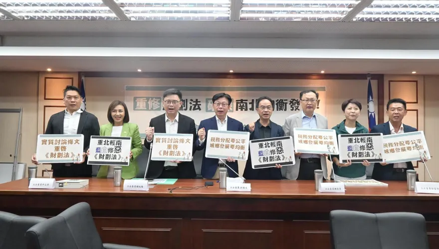 陳亭妃不請自來　郭國文火速下令趕製「名牌」全場尷尬