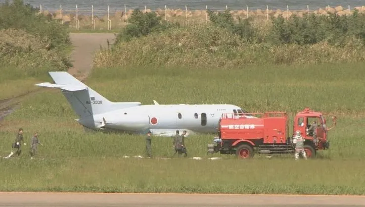 有驚無險！日自衛隊救難搜索機降落時滑出跑道　機上5人全數平安