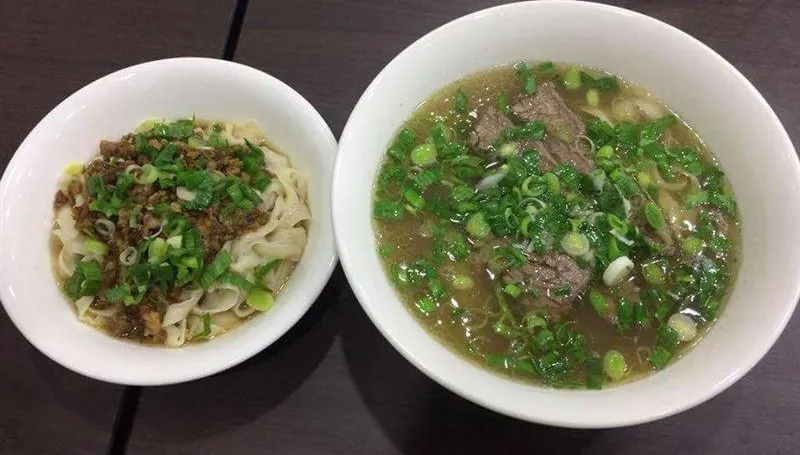 排隊未必吃得到！必比登牛肉麵店老闆掛病號　暫休4天