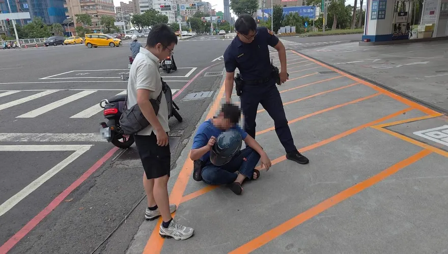 高雄大樓爆血案！保全持剪刀狂刺2同事　「腹部中刀」送醫