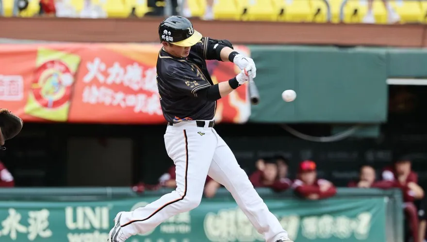 胡金龍引退賽關鍵一擊！敲回第2分助隊奪勝