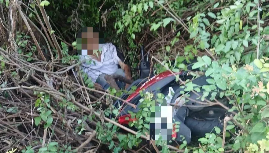 影/高雄柴山7旬翁突急煞「連人帶車墜谷」　手腳擦挫傷