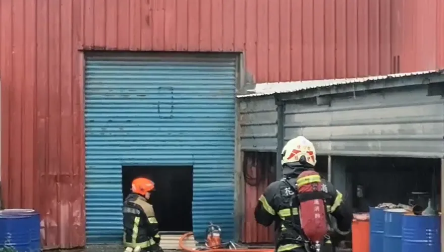 影/花蓮烤漆工廠疑遭雷擊竄火勢　3人嗆傷急送醫