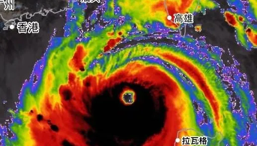 樺加沙颱風結構完美「具超紮實眼牆」　網嚇：還好沒直撲