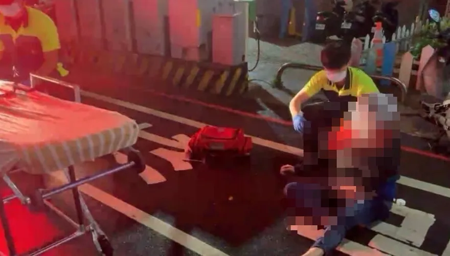 基隆廂型車深夜撞飛女騎士　肇逃又連撞3車棄車落跑