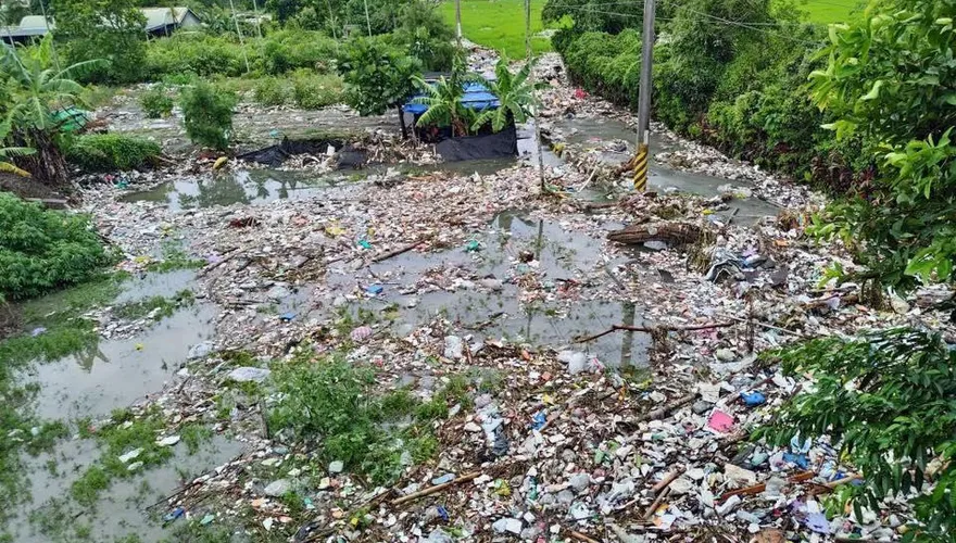 花蓮光復鄉慘況曝！道路驚見「垃圾河」　全沖來擋家門口