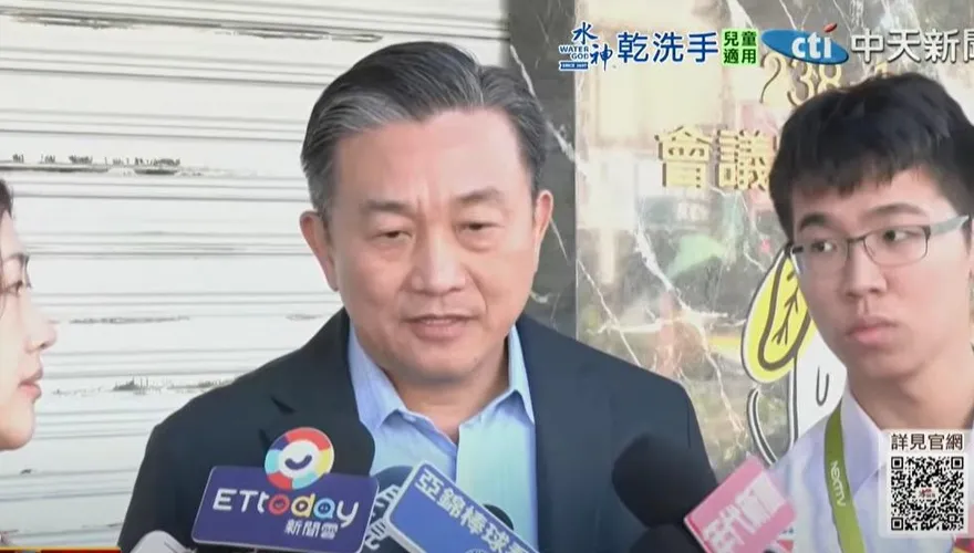 曝劉怡萱接近王定宇不為錢　郭正亮酸他精力耗損：老太快