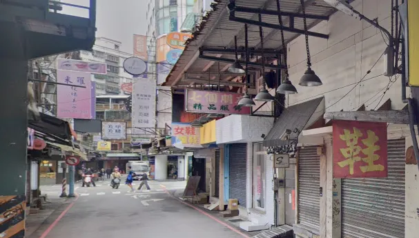 板橋「小西門町」人潮變少？　網驚：一排店掛租