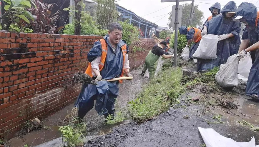 何博文再度帶隊！民進黨集結志工團投入花蓮光復救災