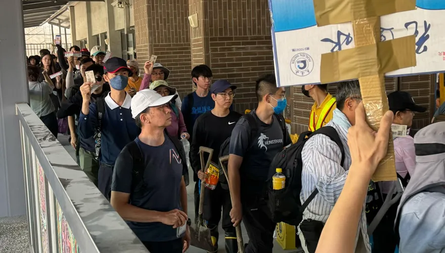 影/台鐵加開10班次！教師節連假首日送「鏟子超人」直達光復