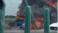 影/狀況危急！嘉義82快速道路「貨車整輛陷火海」傷亡不明