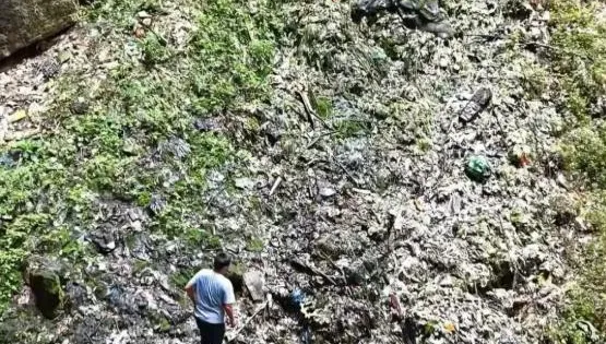 影/垃圾堆10層樓高！貴州天然溶洞淪垃圾場　官方急清運