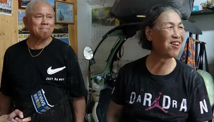 阿公看房屋被拆淚「都沒有了…」　阿嬤暖心安慰：你還在啊