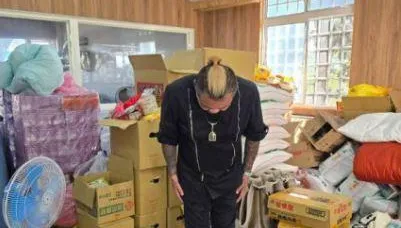 義煮團謝幕鞠躬！　志工、受災戶「哭成一團」