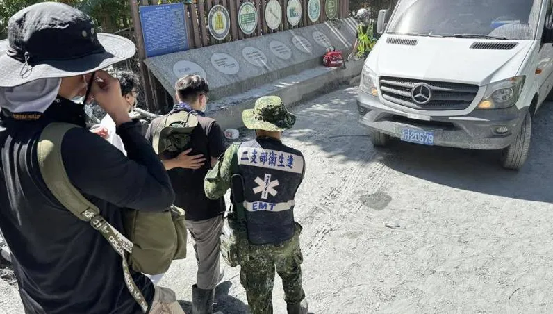 3.5米鋼條突墜落！　「鏟子超人」頭部遭砸重傷送醫