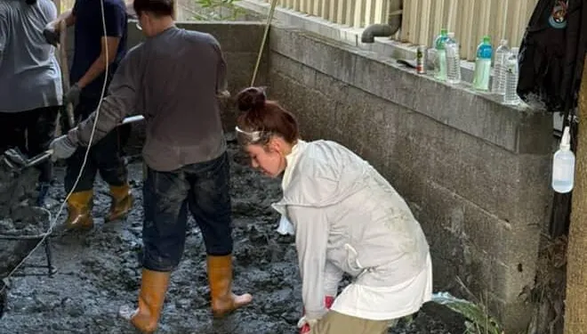 李多慧化身「鏟子女神」！捐30萬後現身花蓮災區挖呀挖