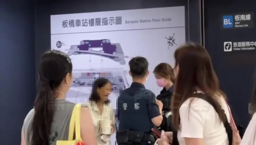板橋車站女子攻擊陌生路人　亂扯頭髮還隔著警察開罵