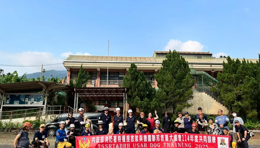 影/臺德搜救犬交流落幕　桃消April榮登高級路徑追蹤測驗第一犬