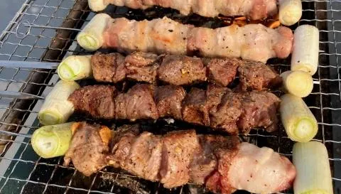 高中生烤肉「沒熟就搶食」高燒拉到險脫水　2度送急診