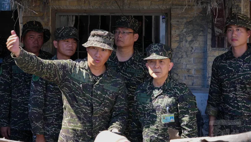 海軍司令前進花蓮災區　唐華慰問受災官兵眷屬