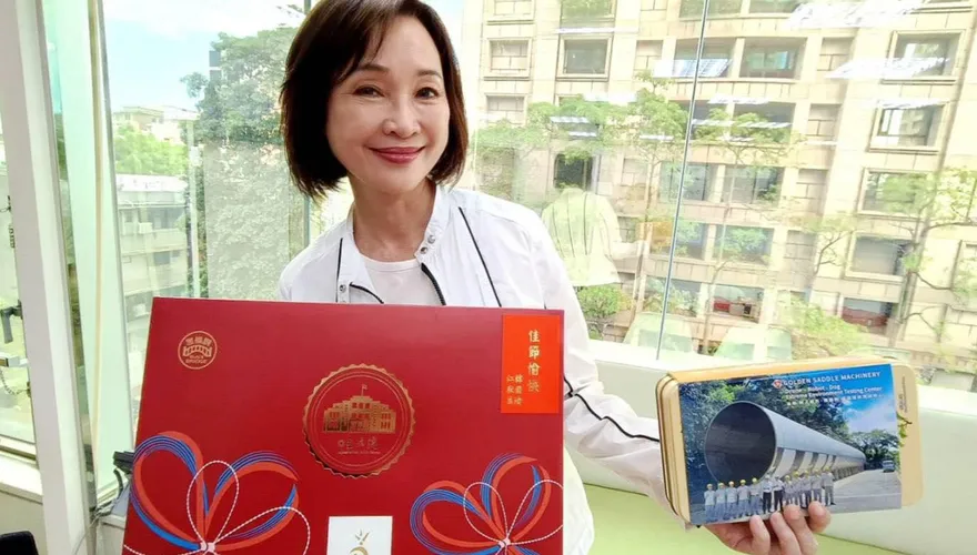 濃濃台灣味！柯志恩開箱韓國瑜中秋禮盒  釣出本尊回應