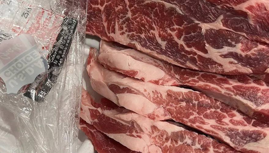 好市多買肉片回家烤驚見「精彩第二層」　網掀兩派論戰