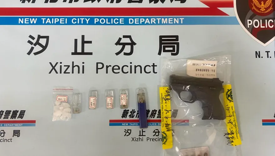 影/汐止男開車停社區車道　警方盤查揪出毒品與改造槍