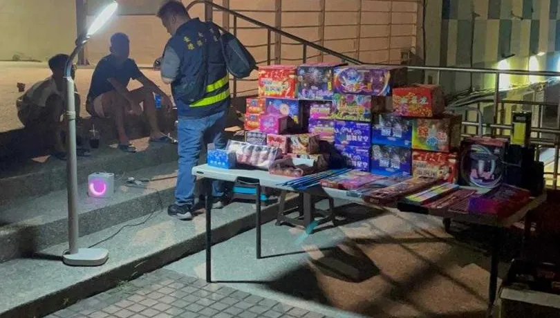度中秋「忘情放煙火」遭罰3000元！台南環保局單夜逮2件違規