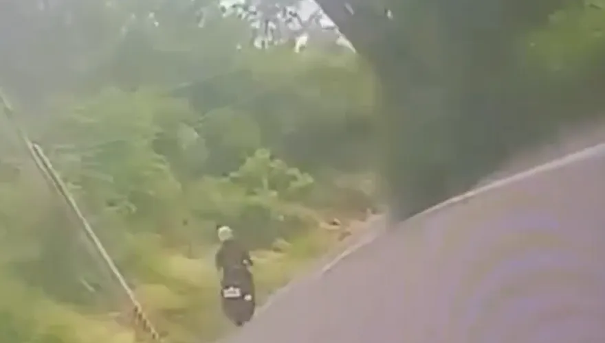 影/台南無照駕駛撞死無照騎士　事發前「壓車過彎」影片曝