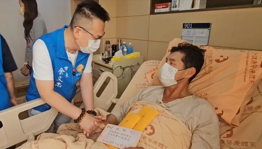 影/苗栗隨機砍人案英雄脫險「很慶幸是我擋了這2刀」！