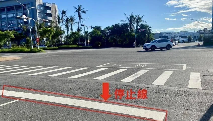 台東騎士停紅燈「超越停止線」 　遭科技執法開罰1800