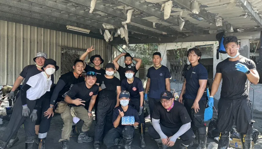 獨/北市警義消不只當「鏟子超人」　下秒化身「除蜂窩超人」