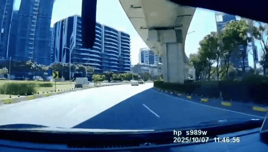 行車驚魂！機捷領航南路高架橋集水帶飛落砸車　幸無傷亡