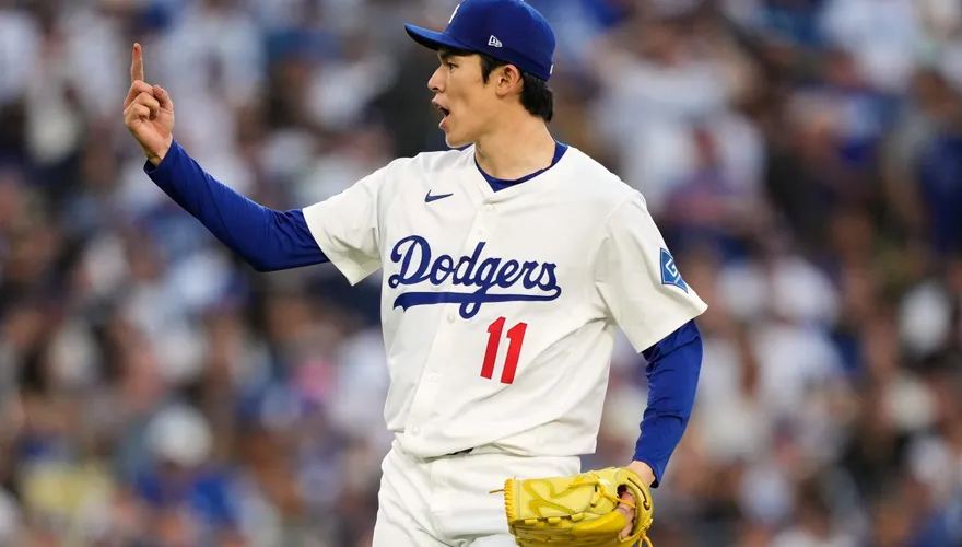 MLB/這椅子有男人味...佐佐木朗希賽後搞笑動作　網：有潔癖