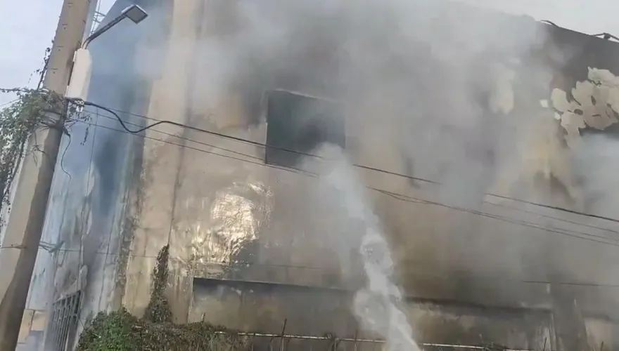 高雄海產工廠柴油管線爆炸起火　業者滅火被燒傷