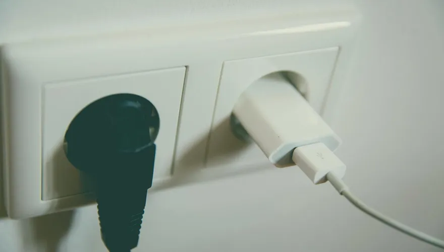 吹風機也上榜！台電列「家中9電器」插延長線恐釀災