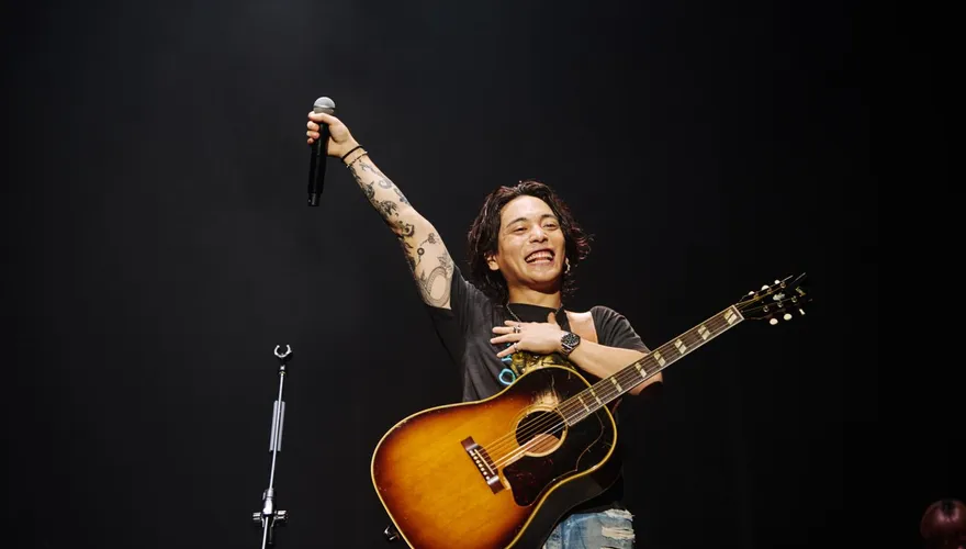 優里首來台就愛上！小巨蛋萬人合唱破億神曲　嗨喊：要不要搬來台灣
