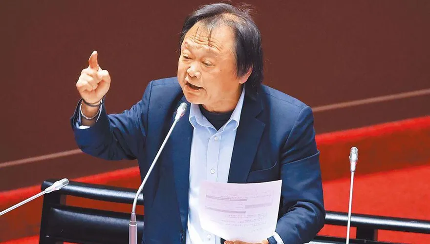 王世堅「沒出息」兩岸爆紅！2.5萬網友暴動喊：快跟高嘉瑜組團出道