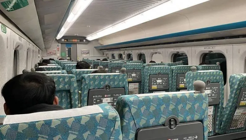 寧靜車廂讓家長「如坐針氈」？高鐵緊急喊卡撤換宣導牌