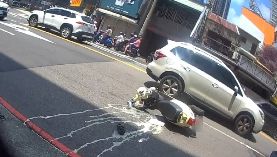 影/台中通緝犯買奶茶遇警　「拒檢撞逃」道歉23次也沒用