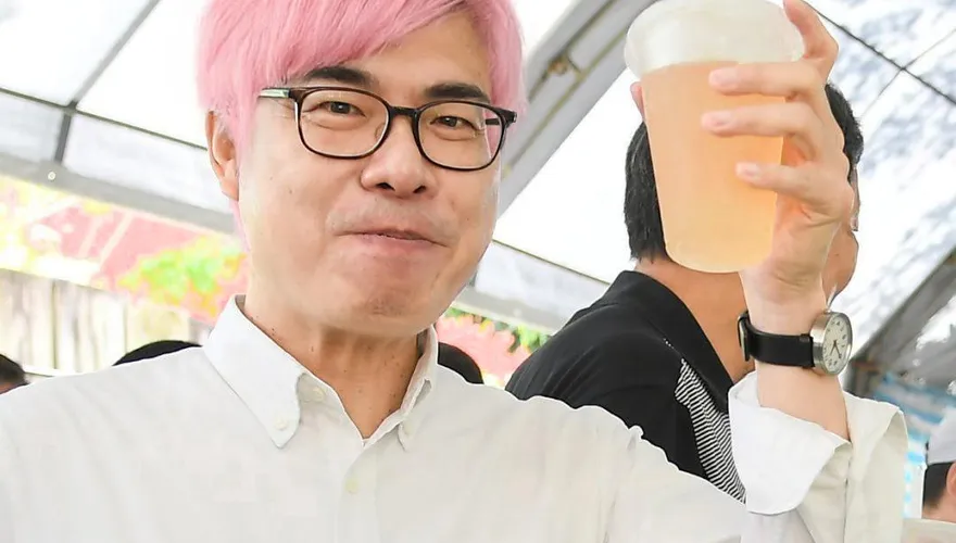 陳其邁變粉髮迎BLACKPINK！青鳥大讚　粉專揭高雄驚人負債